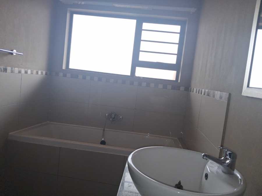 To Let 3 Bedroom Property for Rent in Hillside Free State
